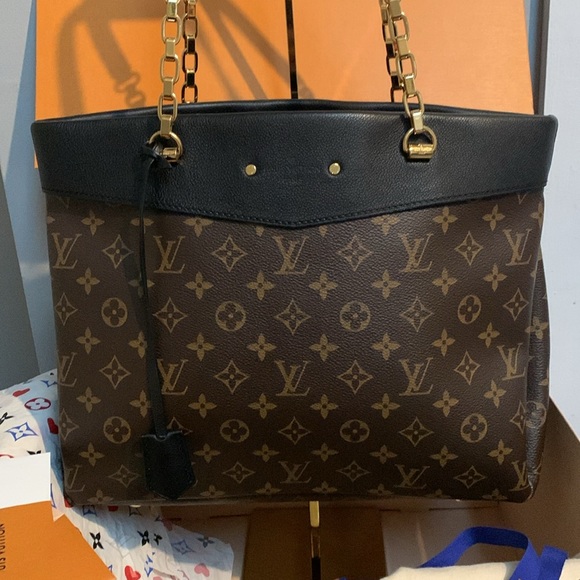 ❌SOLD❌2015 authentic Louis Vuitton Pallas black leather and monogram shoulder - Picture 3 of 17